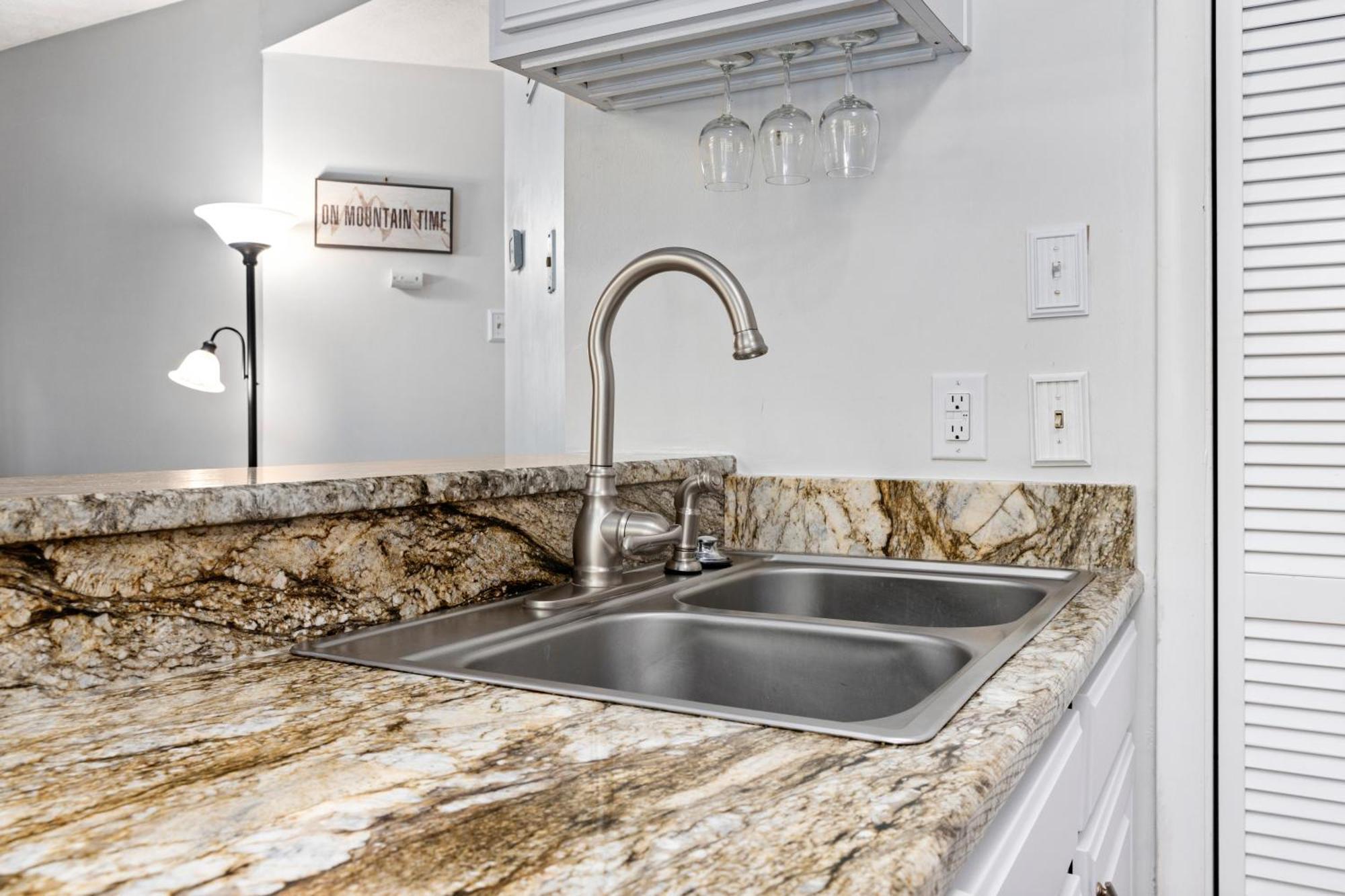 Cozy Condo In Wintergreen Resort That Sleeps 4! Lyndhurst Exterior foto